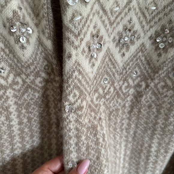 Elegant Beige Patterned Cardigan - Picture 4 of 10